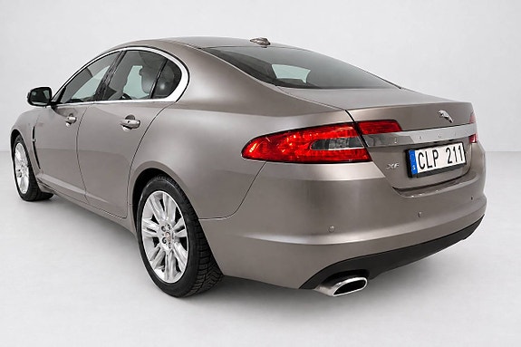 Jaguar XF 6 of 25