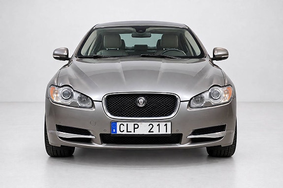 Jaguar XF 3 of 25