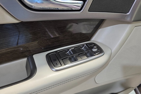 Jaguar XF 10 of 22