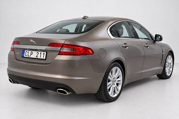 Jaguar XF 8 of 25