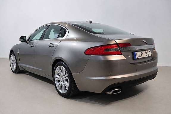 Jaguar XF 7 of 25
