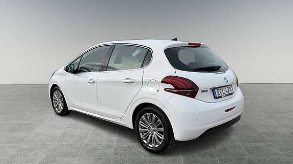 Peugeot 208 2 of 10