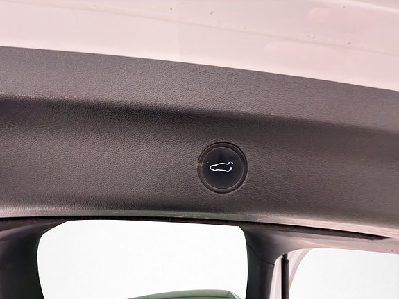 Tesla Model Y 28 of 30