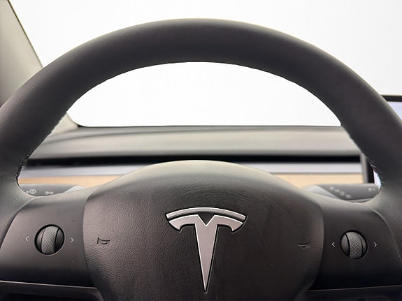 Tesla Model Y 14 of 30
