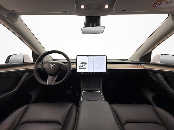 Tesla Model Y 16 of 30