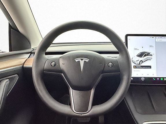 Tesla Model Y 13 of 30