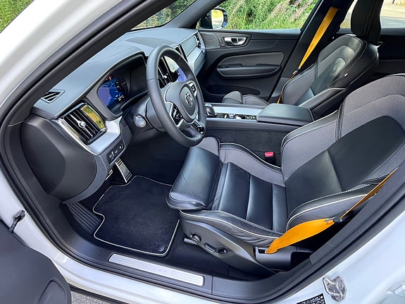Volvo XC60 8 of 11