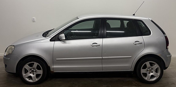 Volkswagen Polo 2 of 5