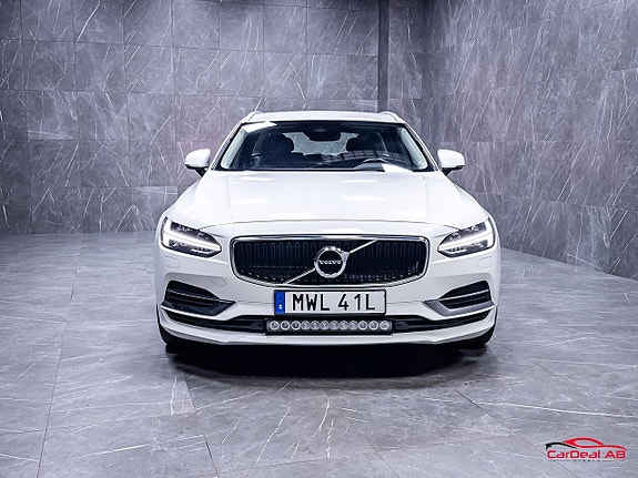 Volvo V90 2 of 5