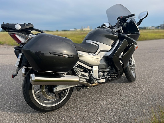 Yamaha FJR1300 3 of 5