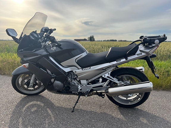 Yamaha FJR1300 2 of 5