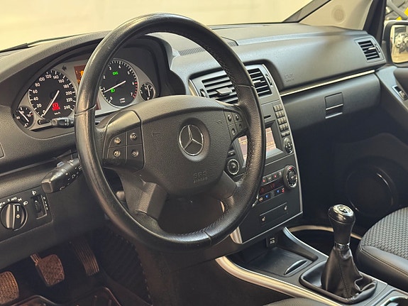 Mercedes-Benz B180 12 of 15