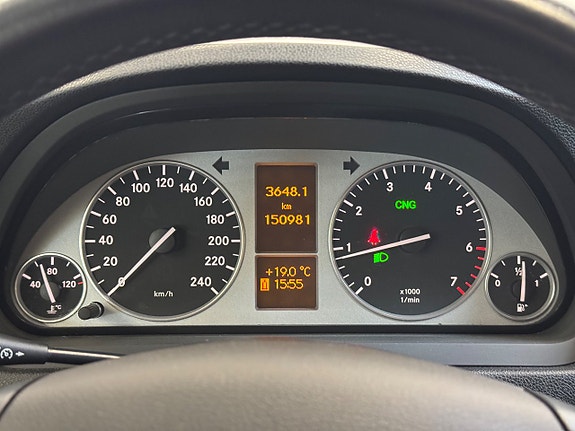 Mercedes-Benz B180 15 of 15