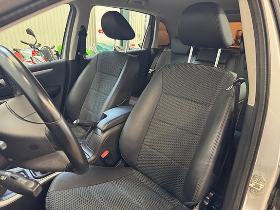 Mercedes-Benz B180 10 of 15