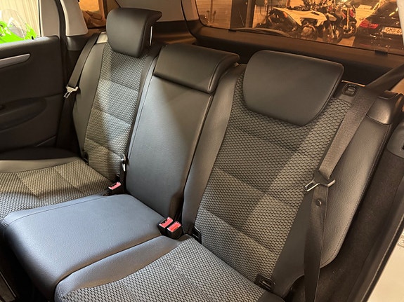 Mercedes-Benz B180 11 of 15