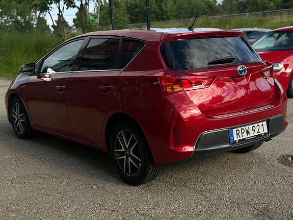 Toyota Auris 4 of 5