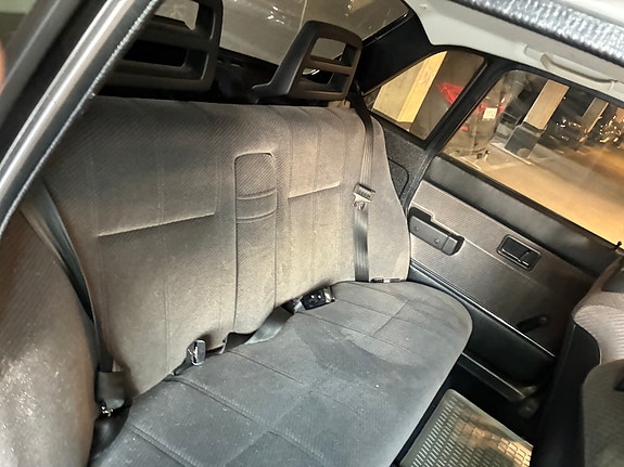 Volvo 240 8 of 14