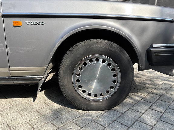 Volvo 240 12 of 14
