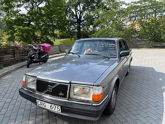 Volvo 240 2 of 14