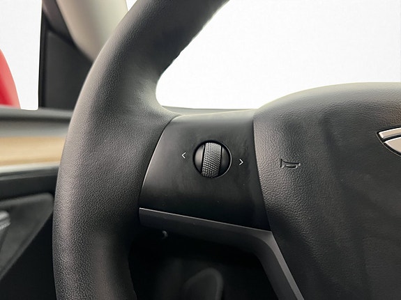 Tesla Model Y 15 of 30