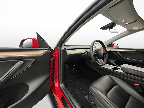 Tesla Model Y 10 of 30