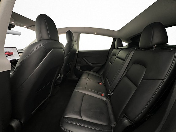 Tesla Model Y 29 of 30