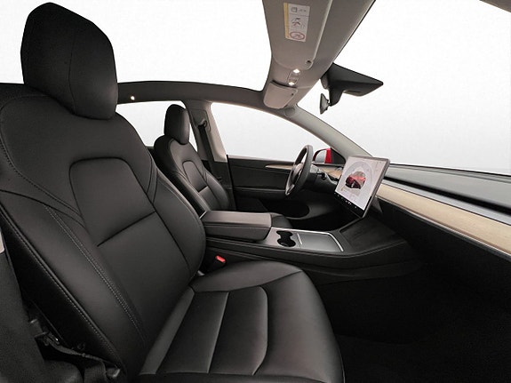 Tesla Model Y 27 of 30