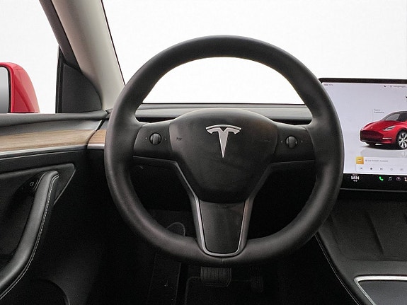 Tesla Model Y 14 of 30