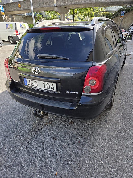 Toyota Avensis 4 of 4