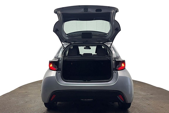 Toyota Yaris 8 of 27