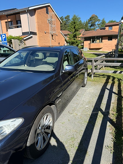 BMW 520d 2 of 5