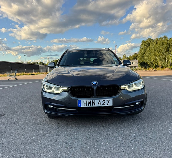 BMW 318d 3 of 5