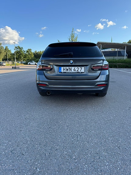 BMW 318d 4 of 5