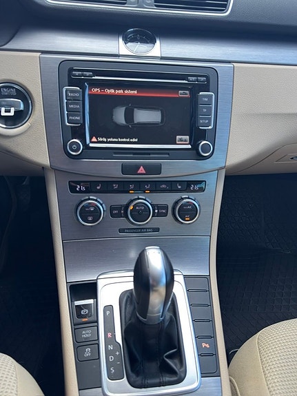 Volkswagen Passat 7 of 9