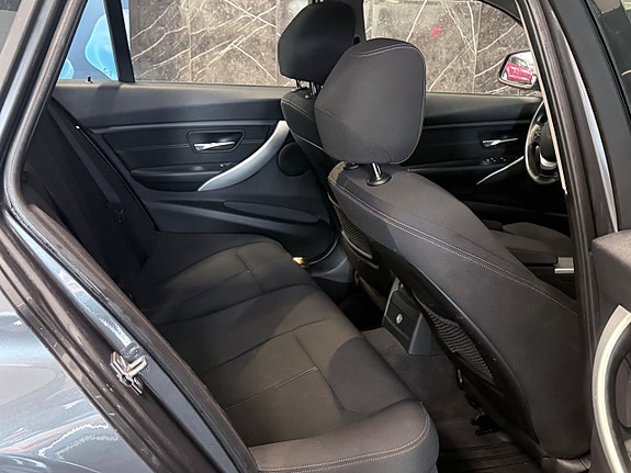 BMW 318d 14 of 23