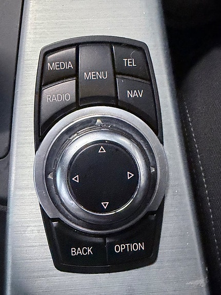 BMW 318d 19 of 23