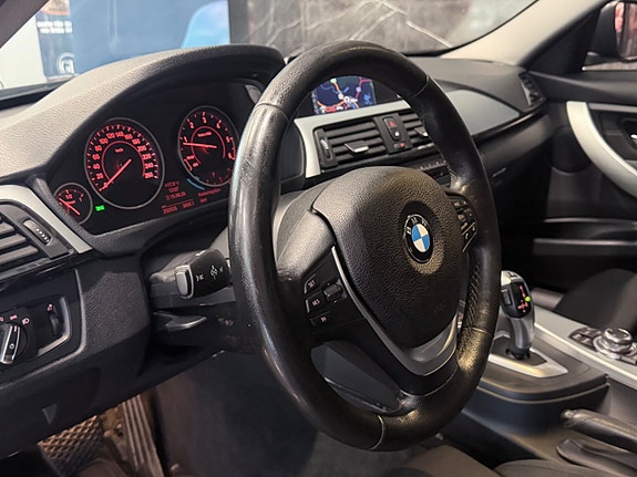 BMW 318d 15 of 23