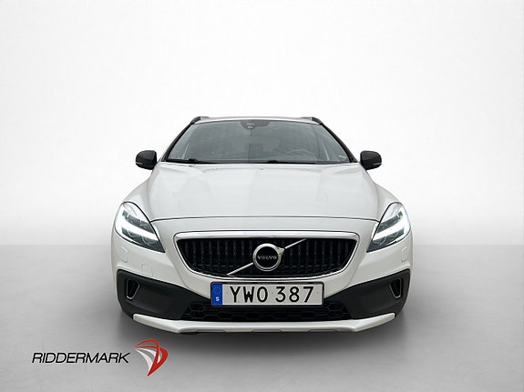 Volvo V40 Cross Country 2 of 5