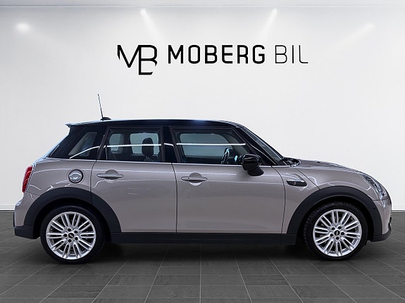 MINI Cooper S 4 of 5