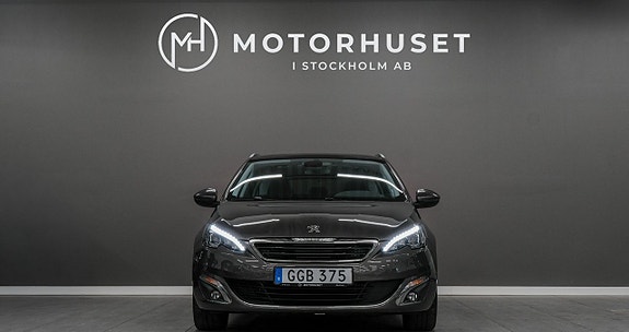 Peugeot 308 SW 2 of 5