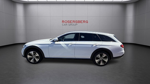 Mercedes-Benz E220 2 of 13