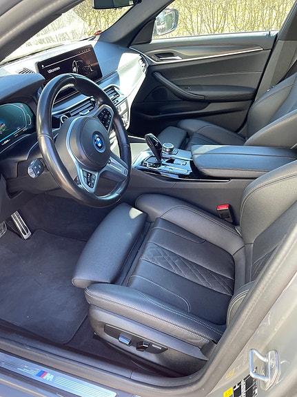 BMW 530e 3 of 5