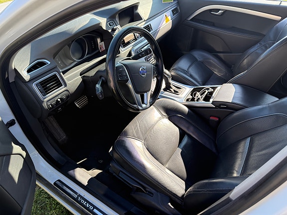 Volvo V70 3 of 5