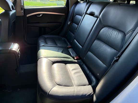 Volvo V70 4 of 5