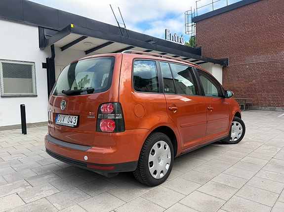 Volkswagen Touran 4 of 5