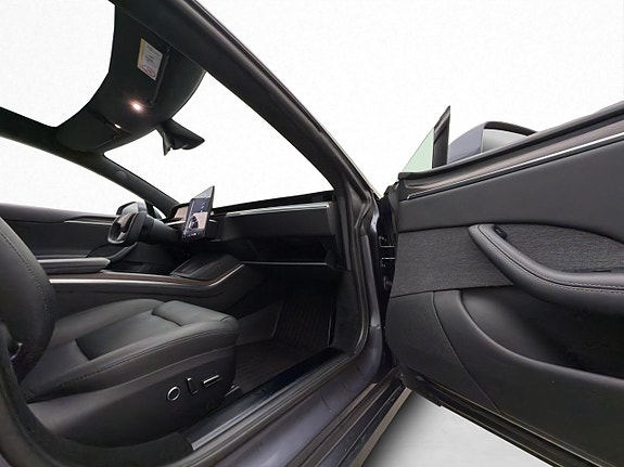 Tesla Model S 28 of 30
