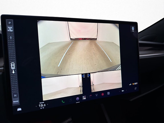 Tesla Model S 18 of 30