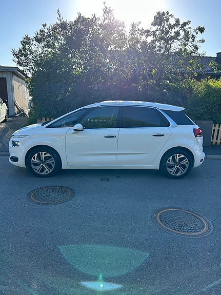 Citroen C4 Picasso 2 of 5