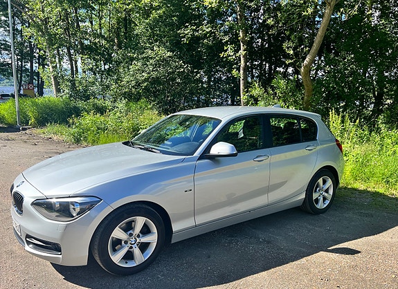 BMW 118d 2 of 5