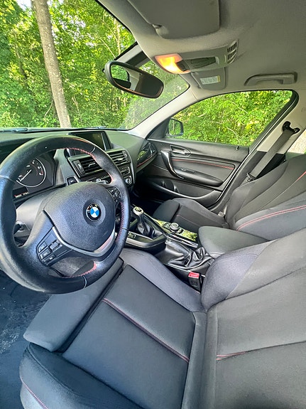 BMW 118d 4 of 5